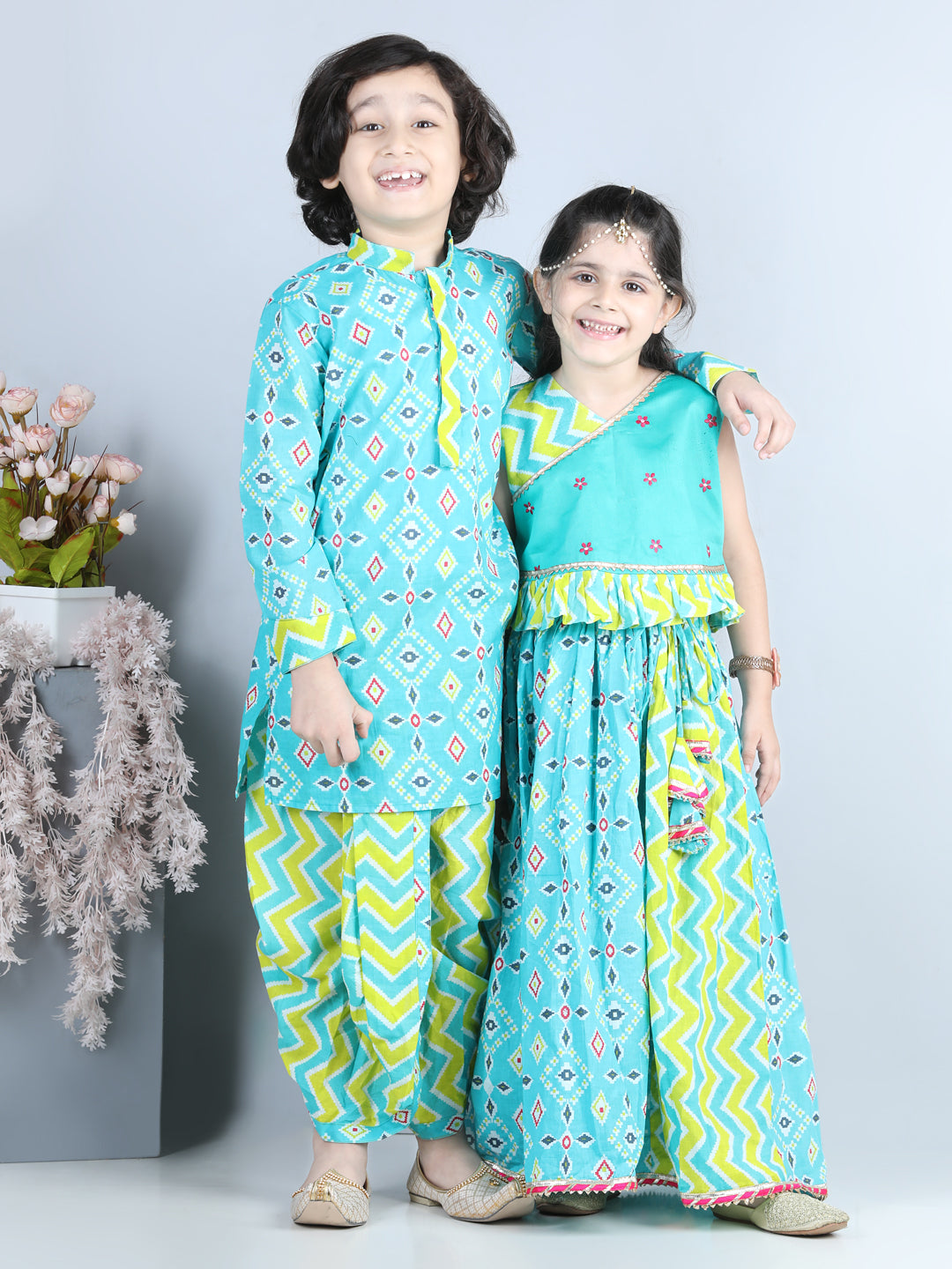 Green Patola Printed Kurta With Chevron Printed Dhoti