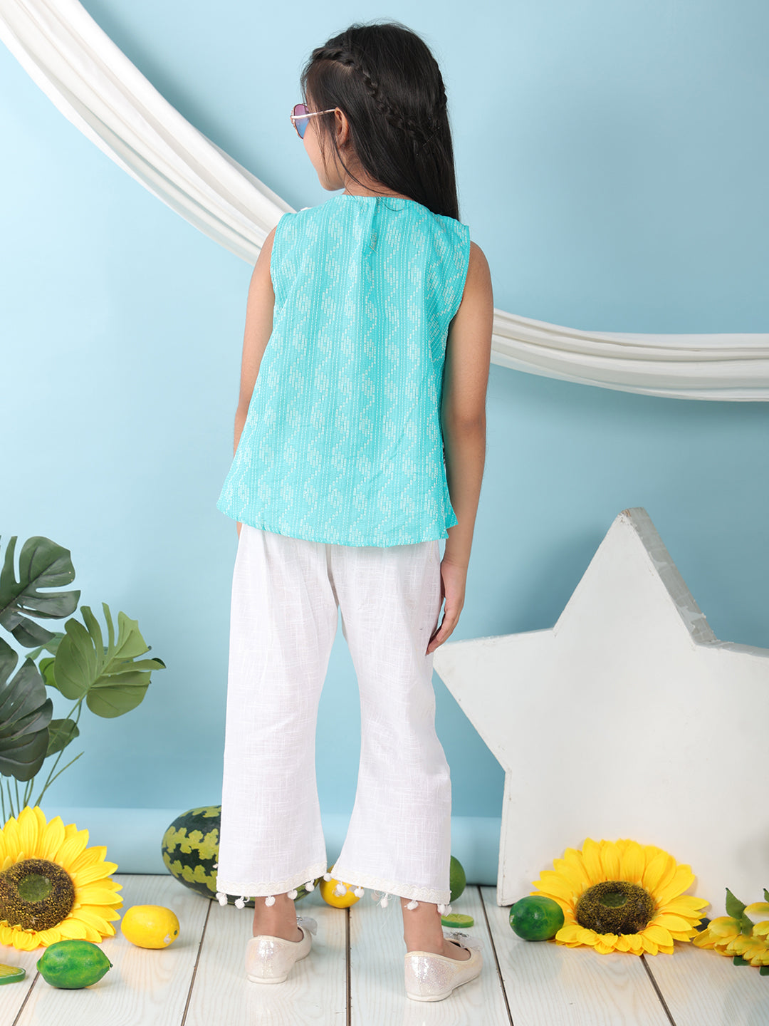 Green sleeveless katha Top with white pant