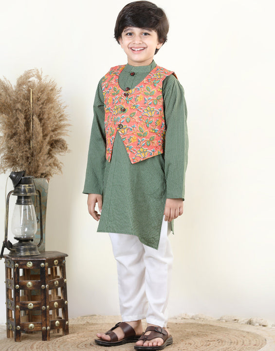 Green Katha Kurta with Reversible Floral Jacket Set