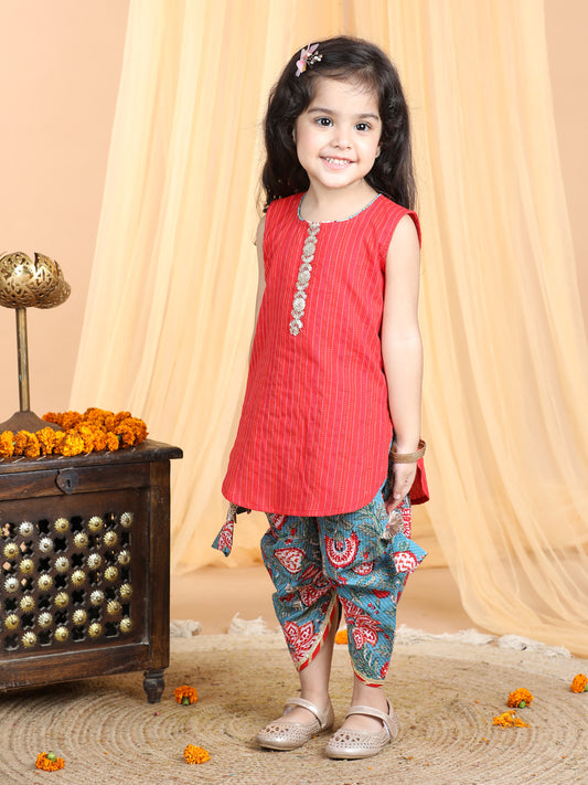 Floral printed dhoti paired with katha Kurti with a lace border at the neckline