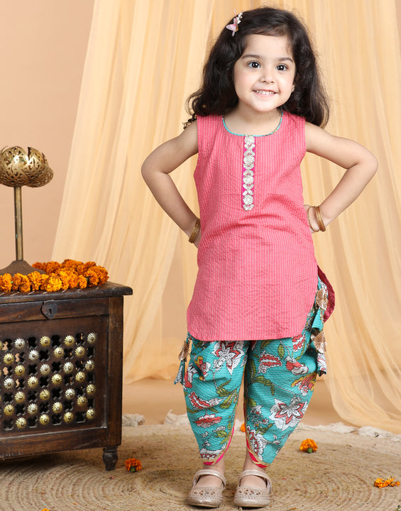 Floral printed dhoti paired with Peach katha Kurti with a lace border at the neckline