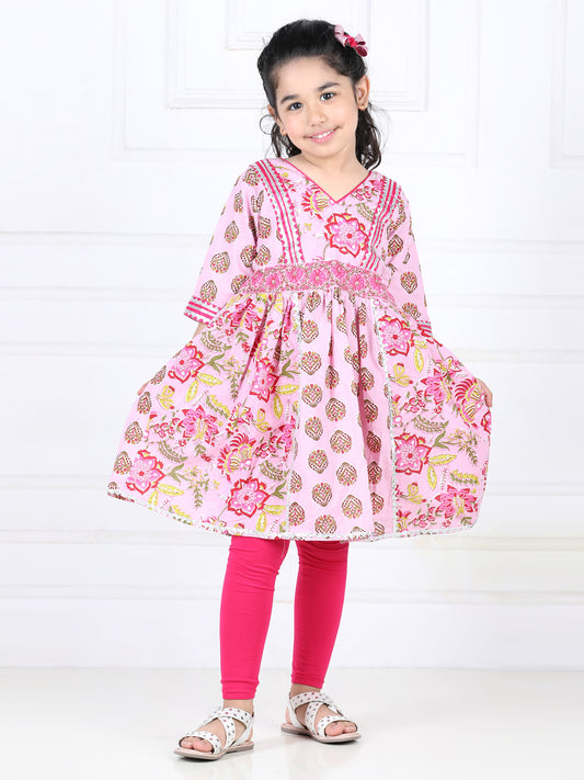 Pink flower printed lace detailed kurta with Pink Leggings
