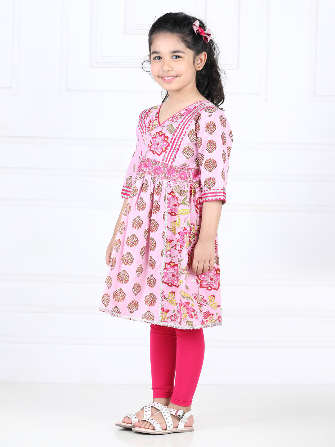 Pink flower printed lace detailed kurta with Pink Leggings