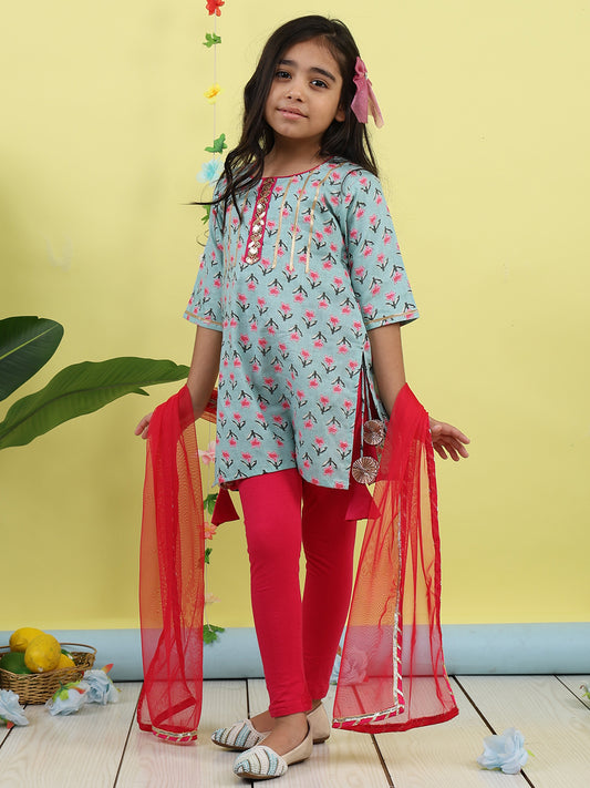 Green 3/4 sleeves printed cotton kurti paired with Pink leggings with Dupatta