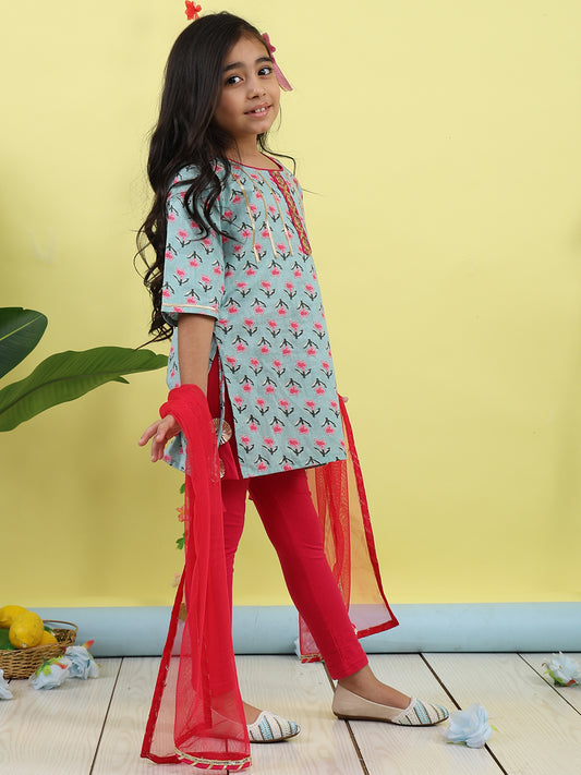 Green 3/4 sleeves printed cotton kurti paired with Pink leggings with Dupatta