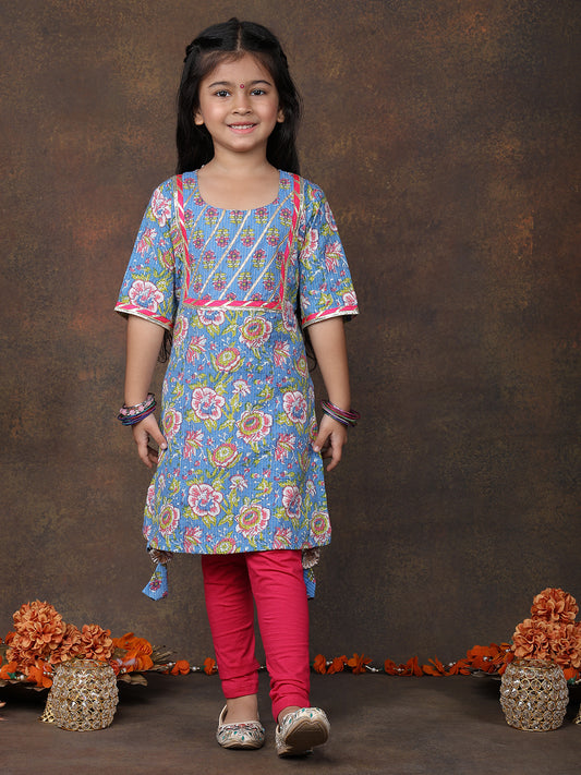 Blue 3/4 sleeves printed Kurti with Pink Leggings