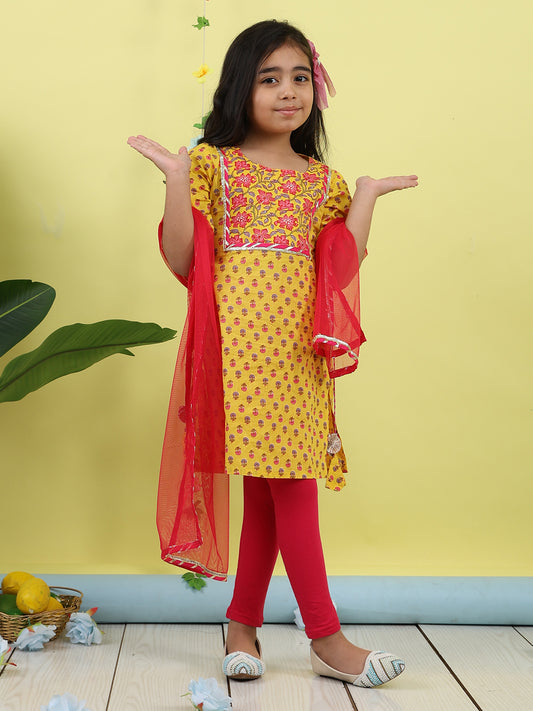 Yellow 3/4 sleeves printed cotton kurti paired with Pink leggings with Dupatta