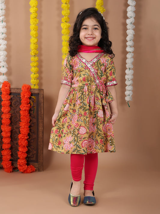Green 3/4 sleeves cotton kurti with pink leggings