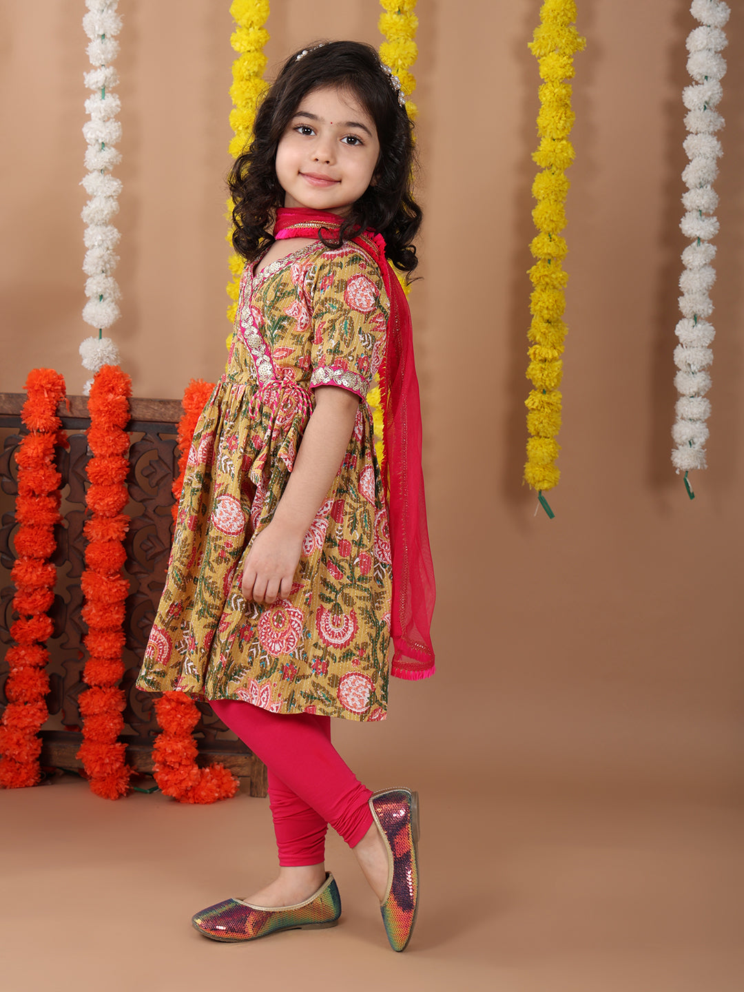 Green 3/4 sleeves cotton kurti with pink leggings