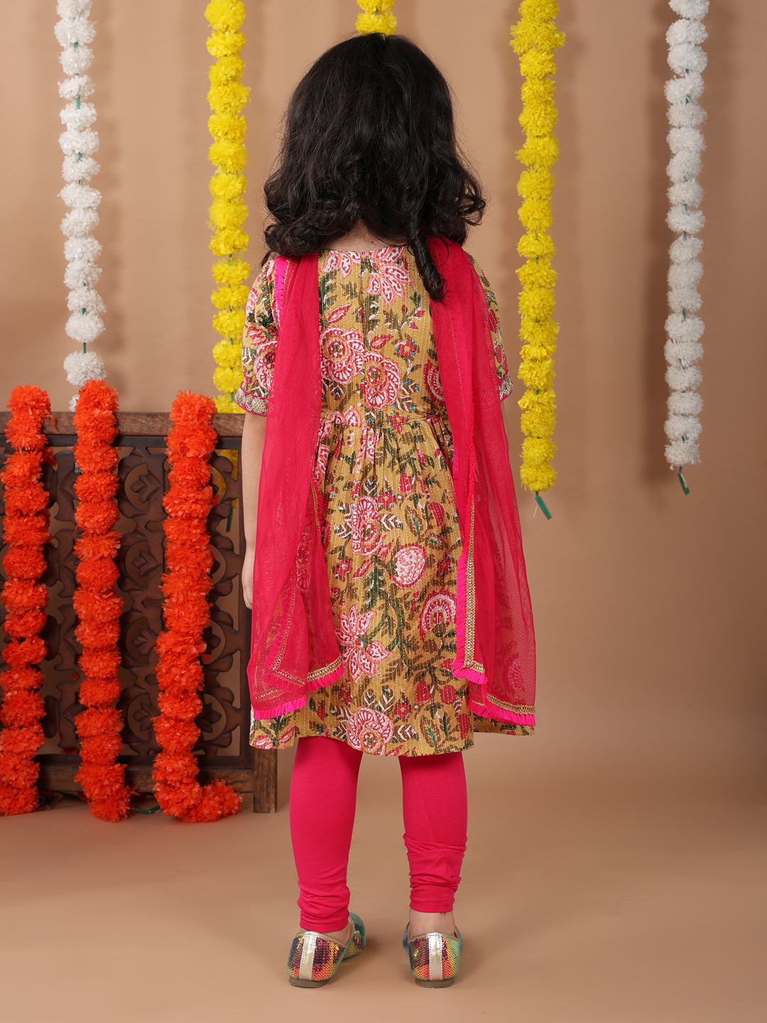 Green 3/4 sleeves cotton kurti with pink leggings