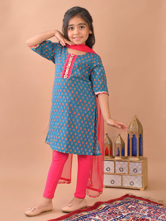 Blue kurti with Lace paired with Pink leggings and dupatta