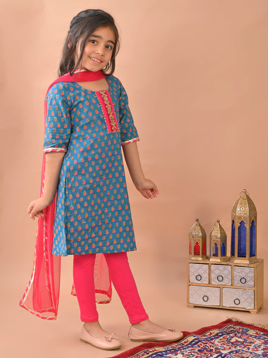 Blue kurti with Lace paired with Pink leggings and dupatta