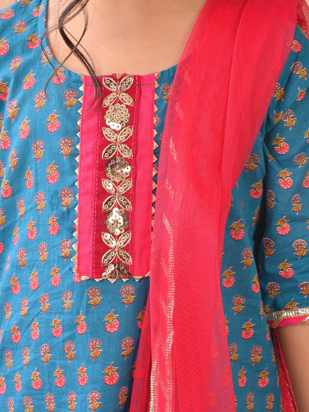 Blue kurti with Lace paired with Pink leggings and dupatta