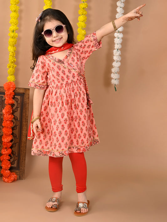 Peach cotton kurti with Red leggings and dupatta