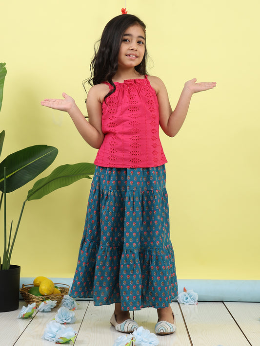 Pink sleeveless tie on hakoba top with blue floral printed Skirt