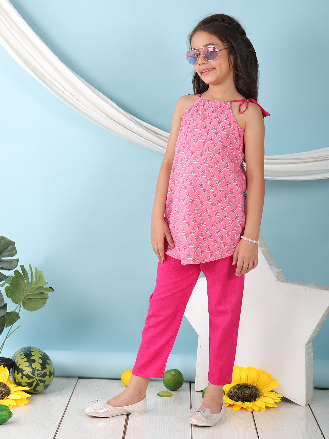 Pink floral sleeveless tie on Kurti with Pink Pant