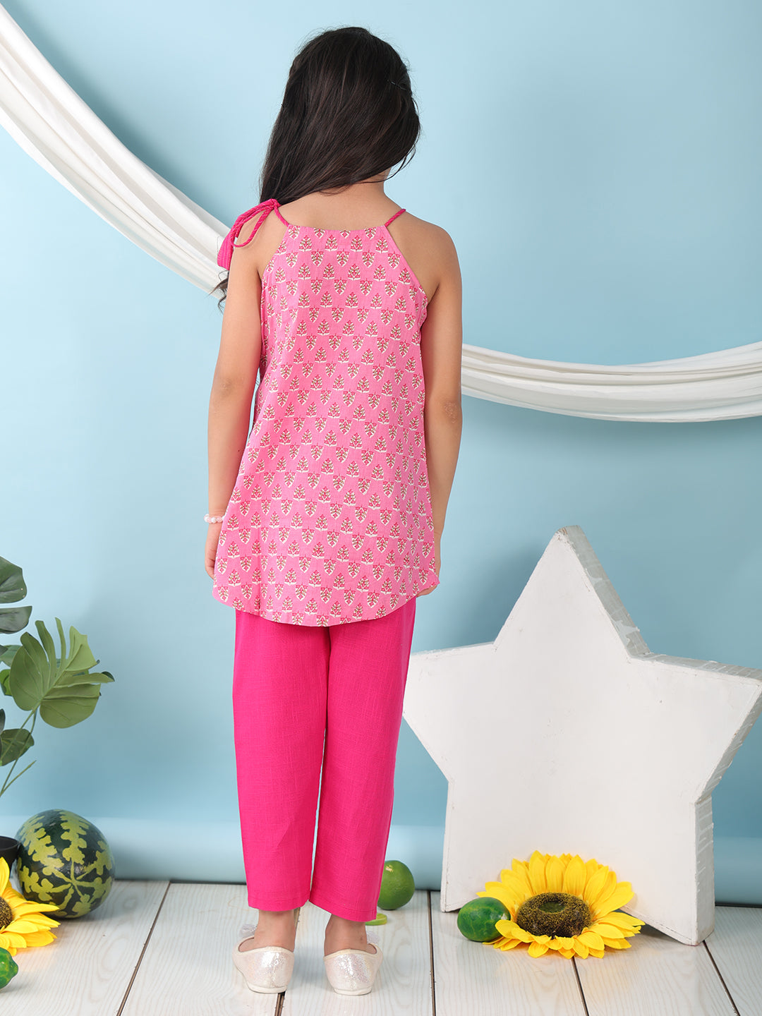 Pink floral sleeveless tie on Kurti with Pink Pant