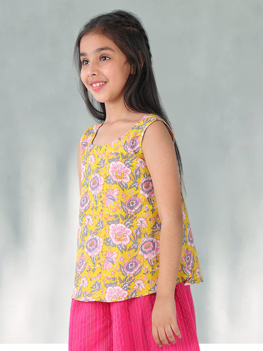 Yellow floral printed sleeveless Short Top