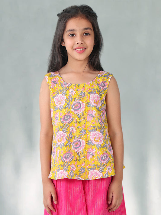 Yellow floral printed sleeveless Short Top