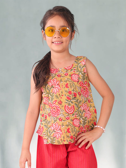 Green floral printed sleeveless Short Top