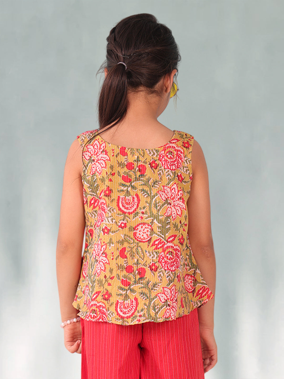 Green floral printed sleeveless Short Top
