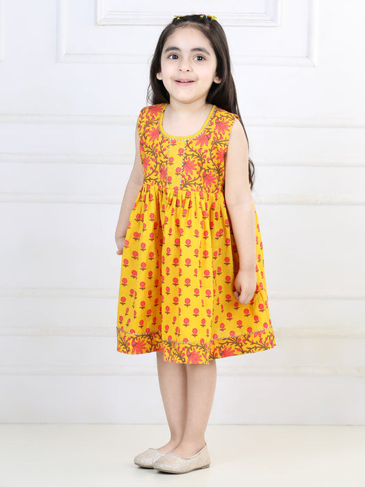 Yellow cotton sleeveless Dress