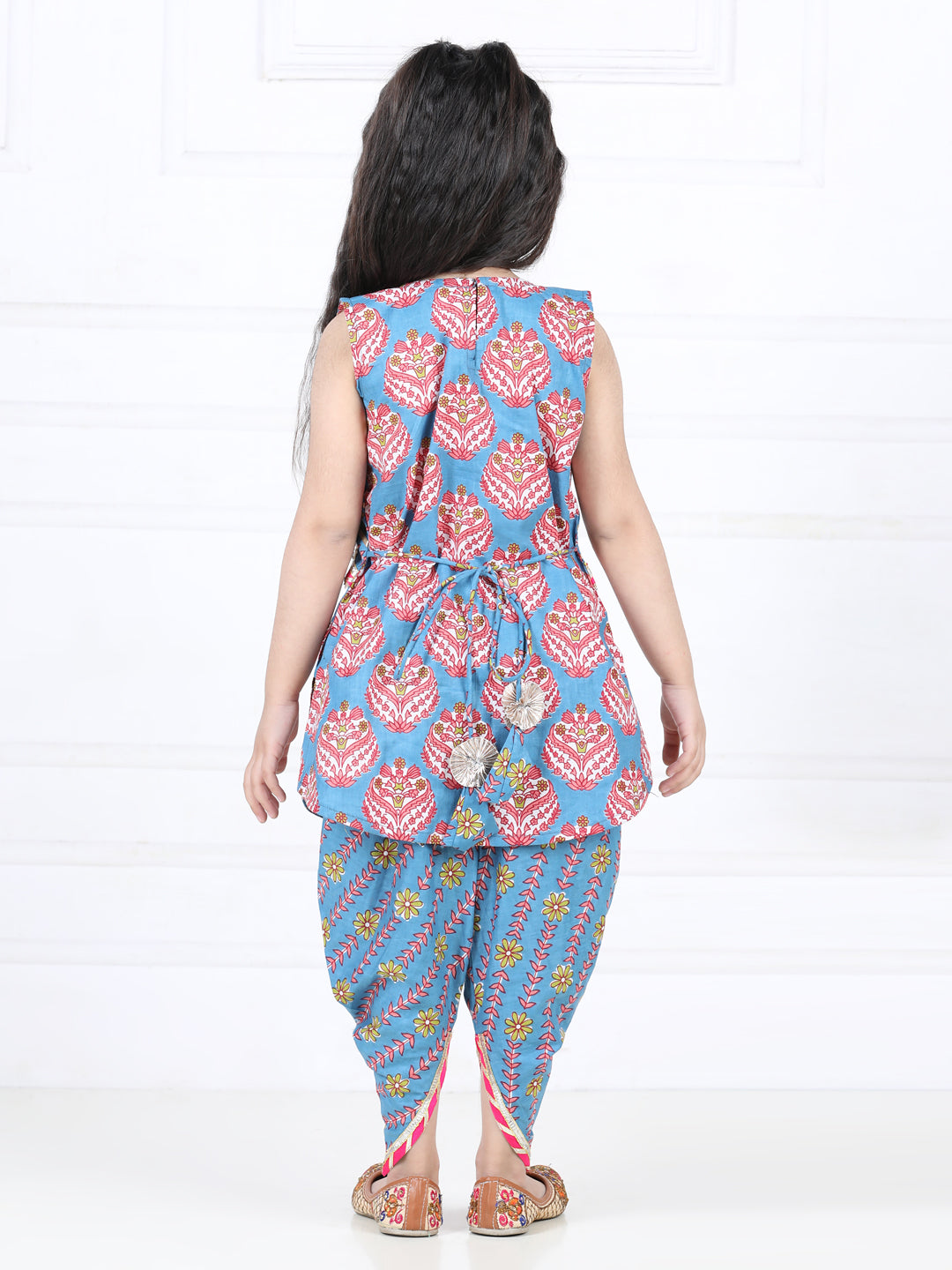 Sleeveless Ethnic Motif Printed Lace Detailed Kurta & Dhoti