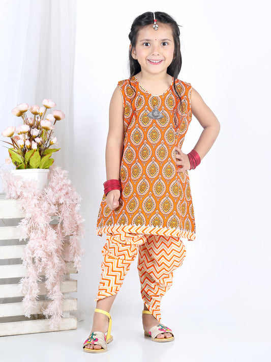 Sleeveless Motif Printed Kurti With Zig Zag Stripes Printed Dhoti
