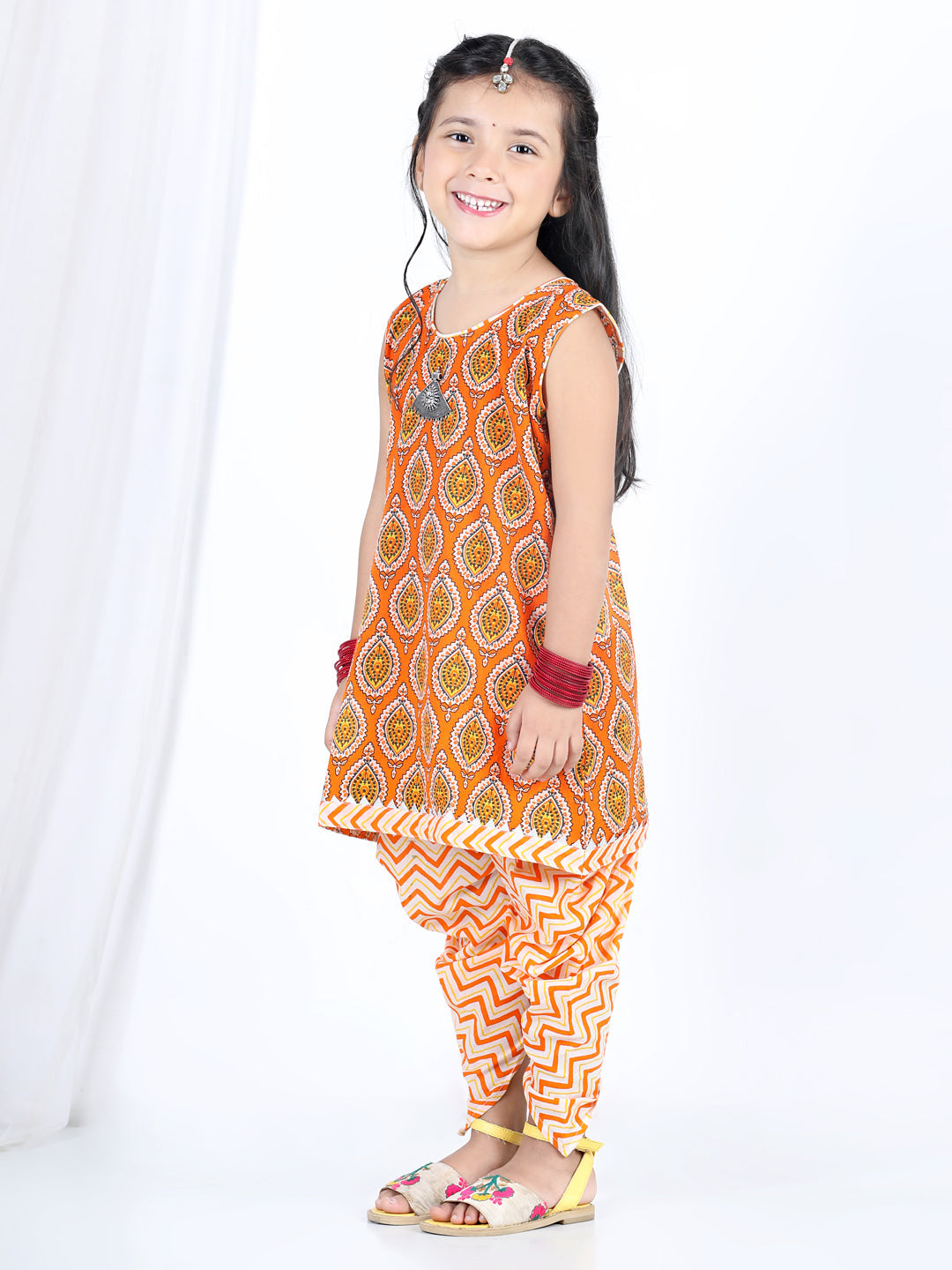 Sleeveless Motif Printed Kurti With Zig Zag Stripes Printed Dhoti