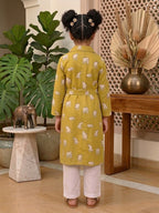 Green printed 3/4 Sleeves kurti with white pant
