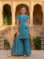 Blue Bandhani printed half sleeves collared Kurti with white pant