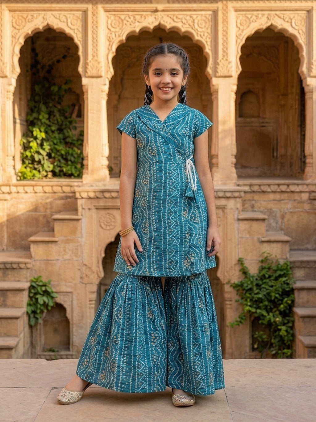 Blue Bandhani printed half sleeves collared Kurti with white pant