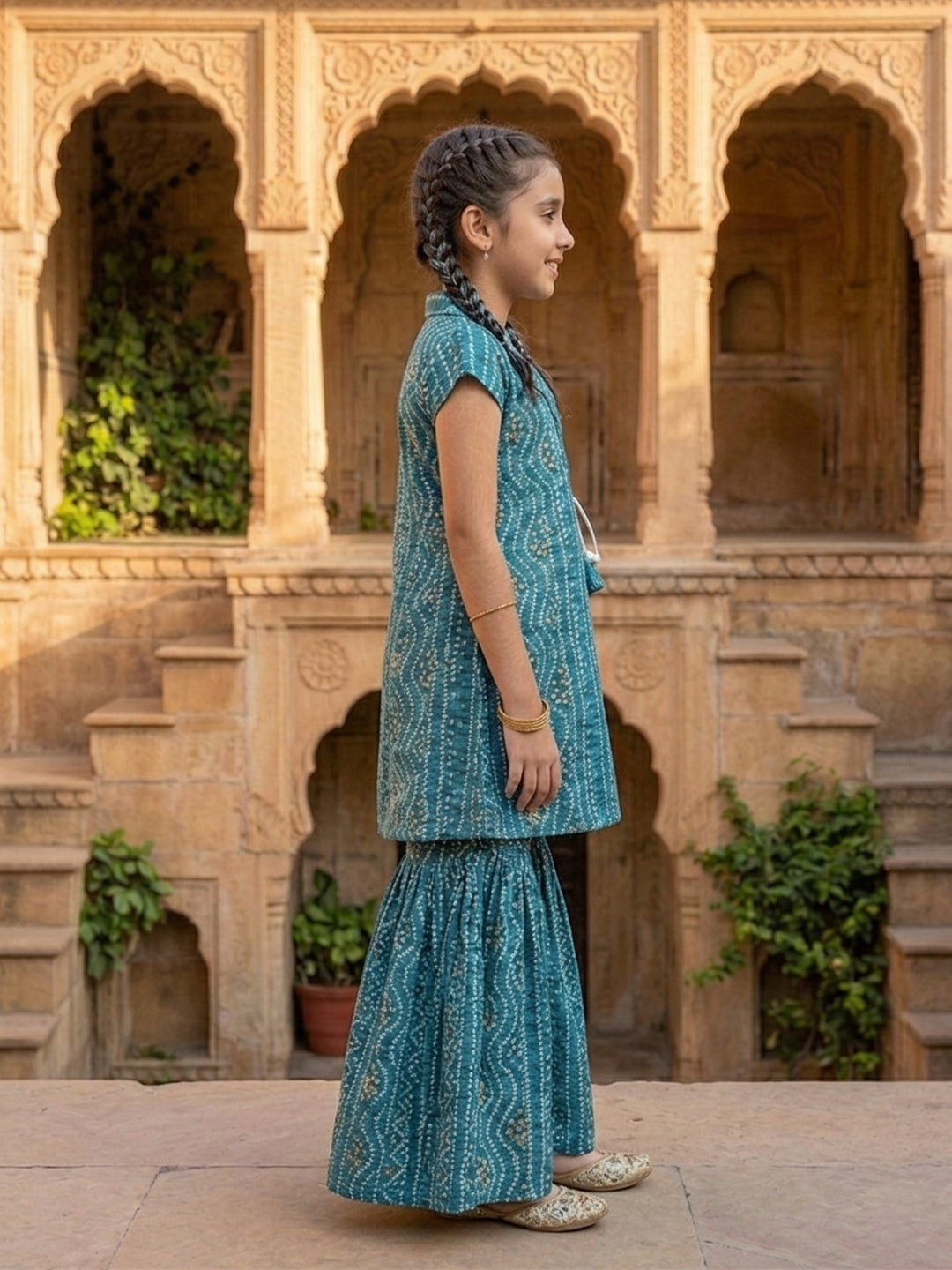 Blue Bandhani printed half sleeves collared Kurti with white pant