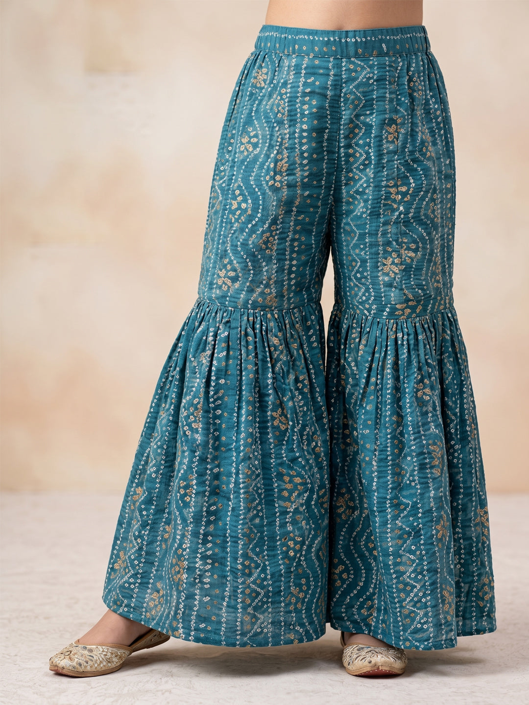 Blue Bandhani printed half sleeves collared Kurti with white pant