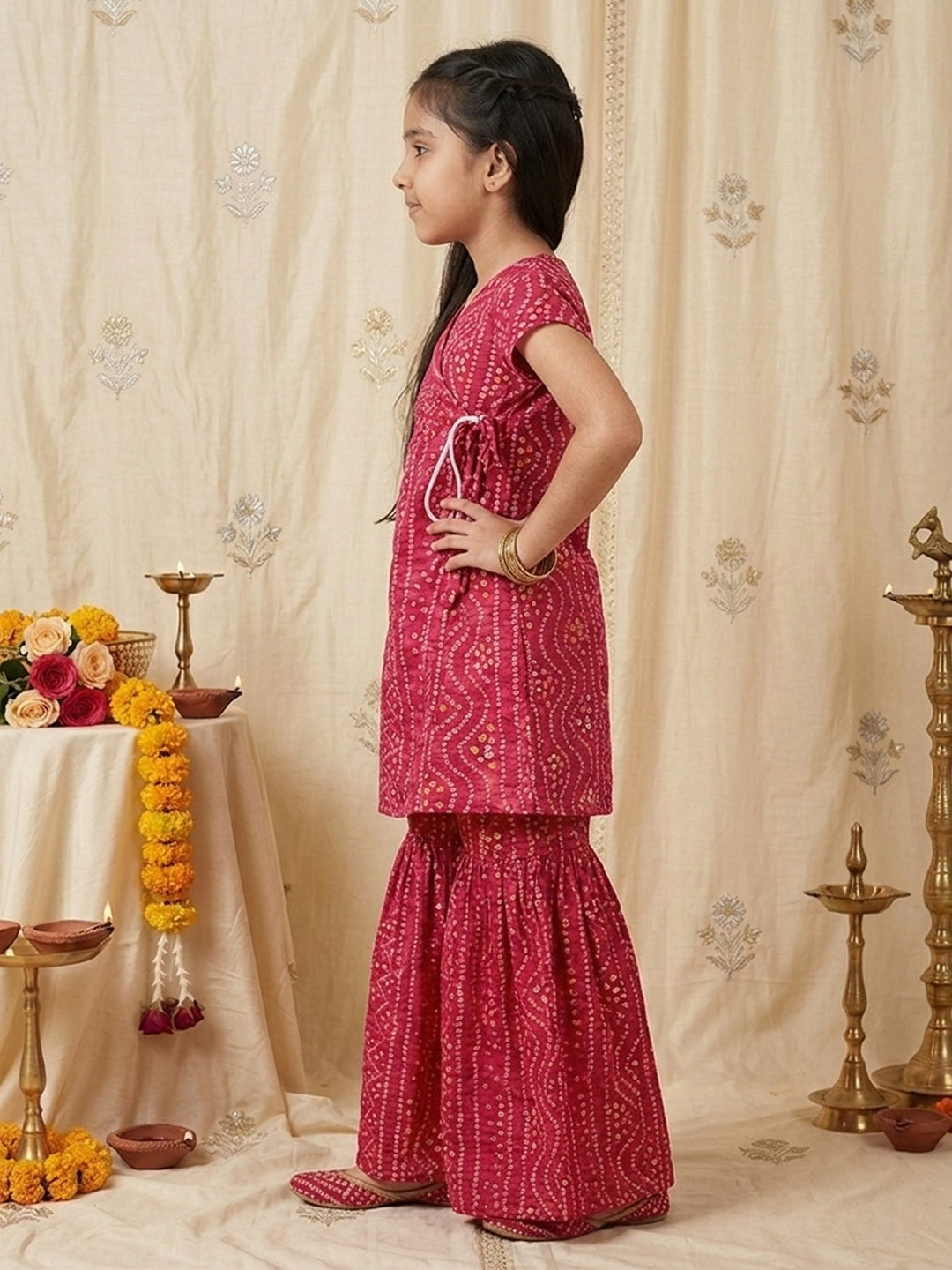 Pink Bandhani printed half sleeves collared Kurti with white pant