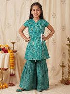 Green Bandhani printed half sleeves collared Kurti with white pant