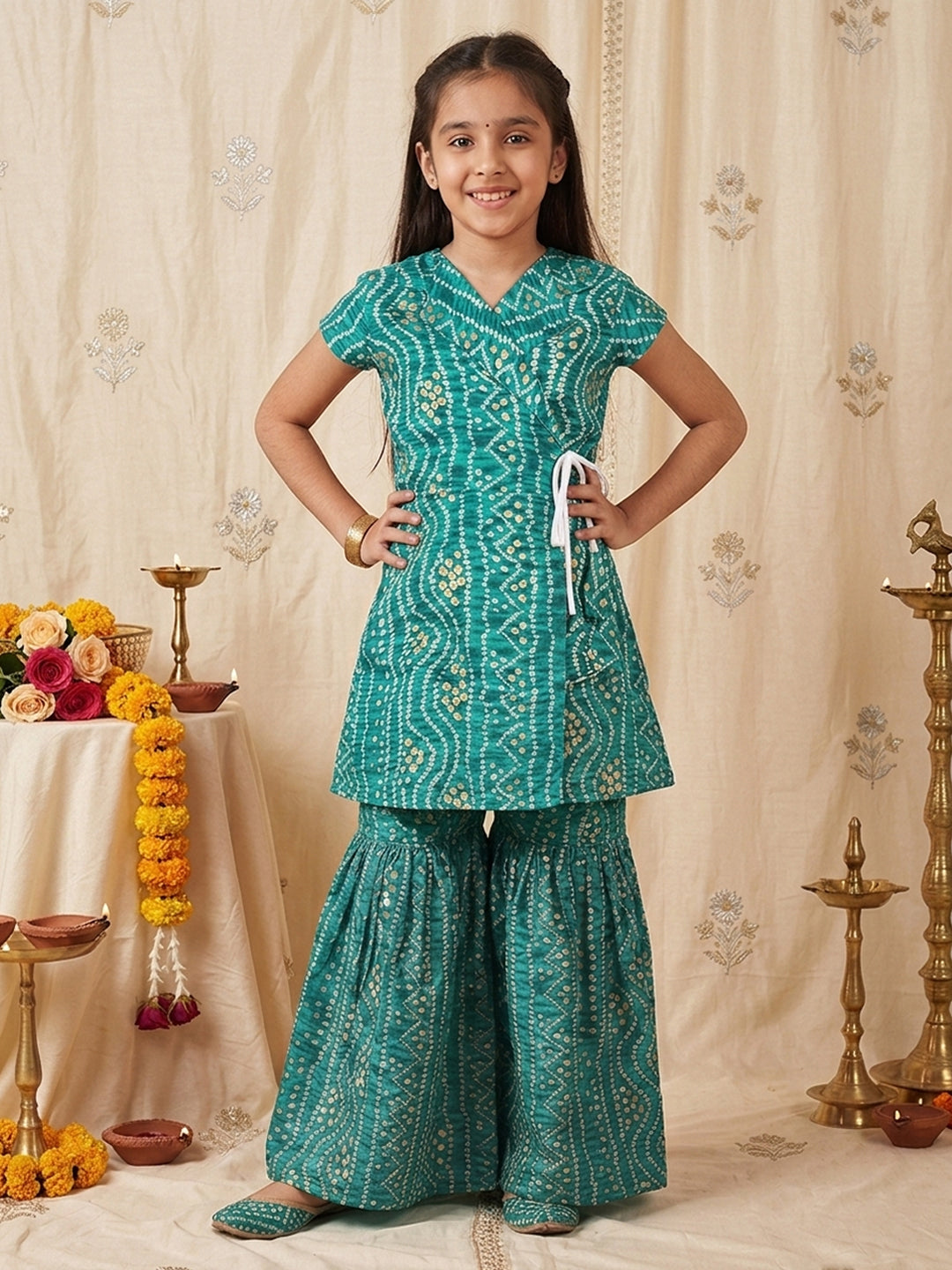 Green Bandhani printed half sleeves collared Kurti with white pant