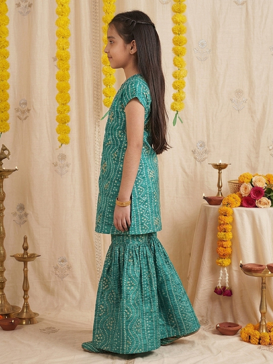Green Bandhani printed half sleeves collared Kurti with white pant