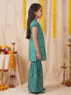 Green Bandhani printed half sleeves collared Kurti with white pant