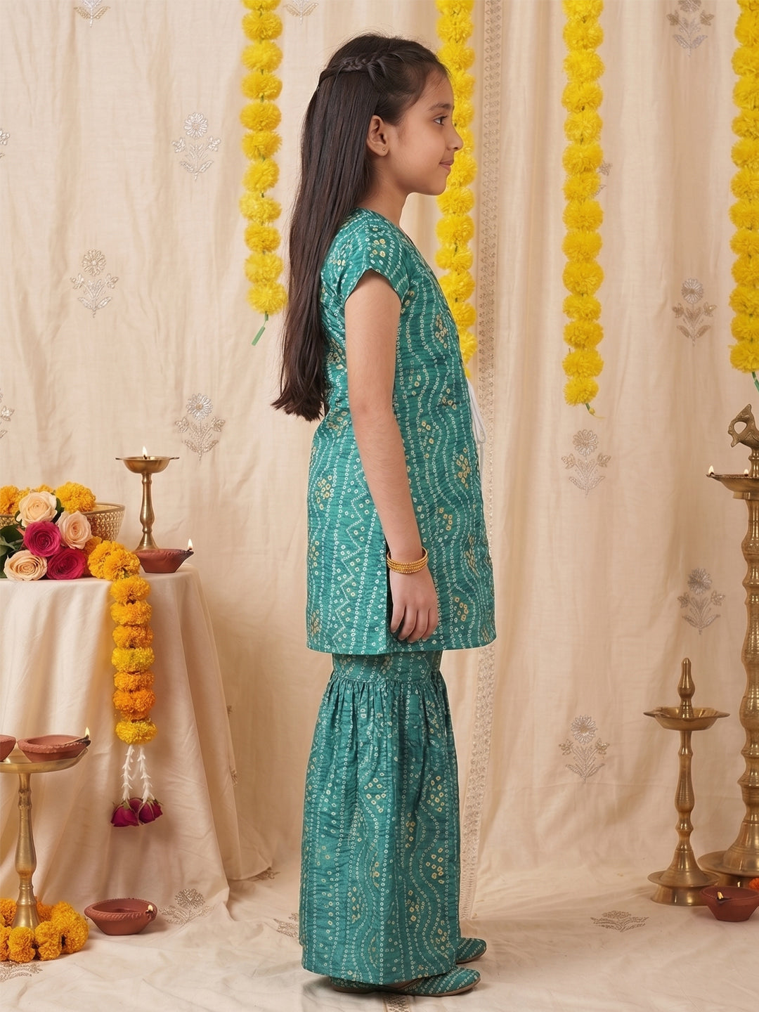 Green Bandhani printed half sleeves collared Kurti with white pant