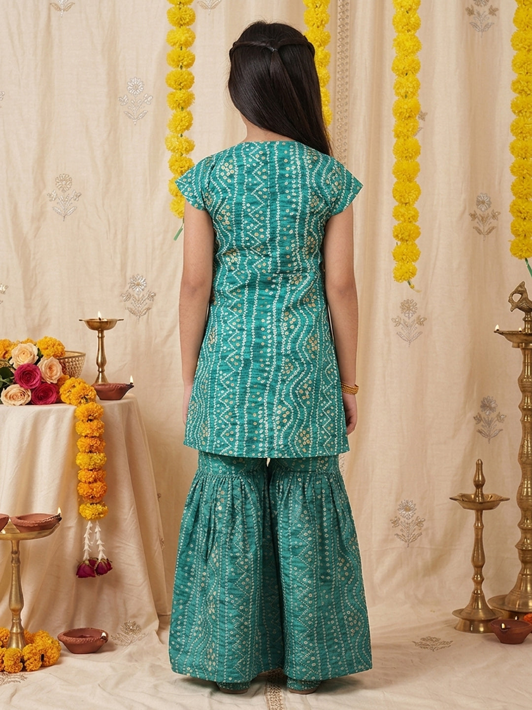 Green Bandhani printed half sleeves collared Kurti with white pant