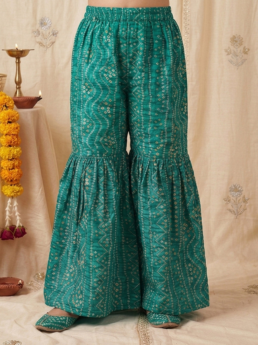 Green Bandhani printed half sleeves collared Kurti with white pant