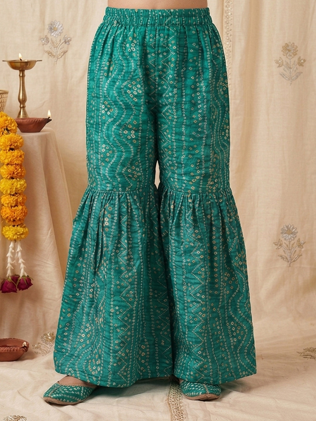 Green Bandhani printed half sleeves collared Kurti with white pant