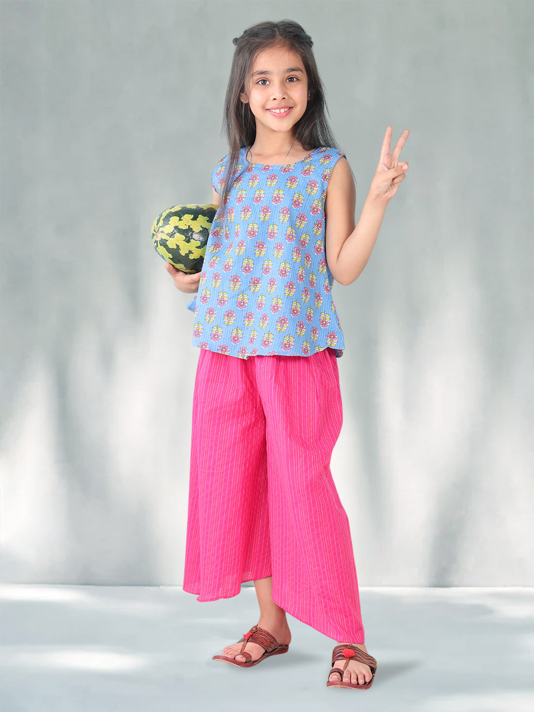 Blue  floral printed  sleeveless Short Top