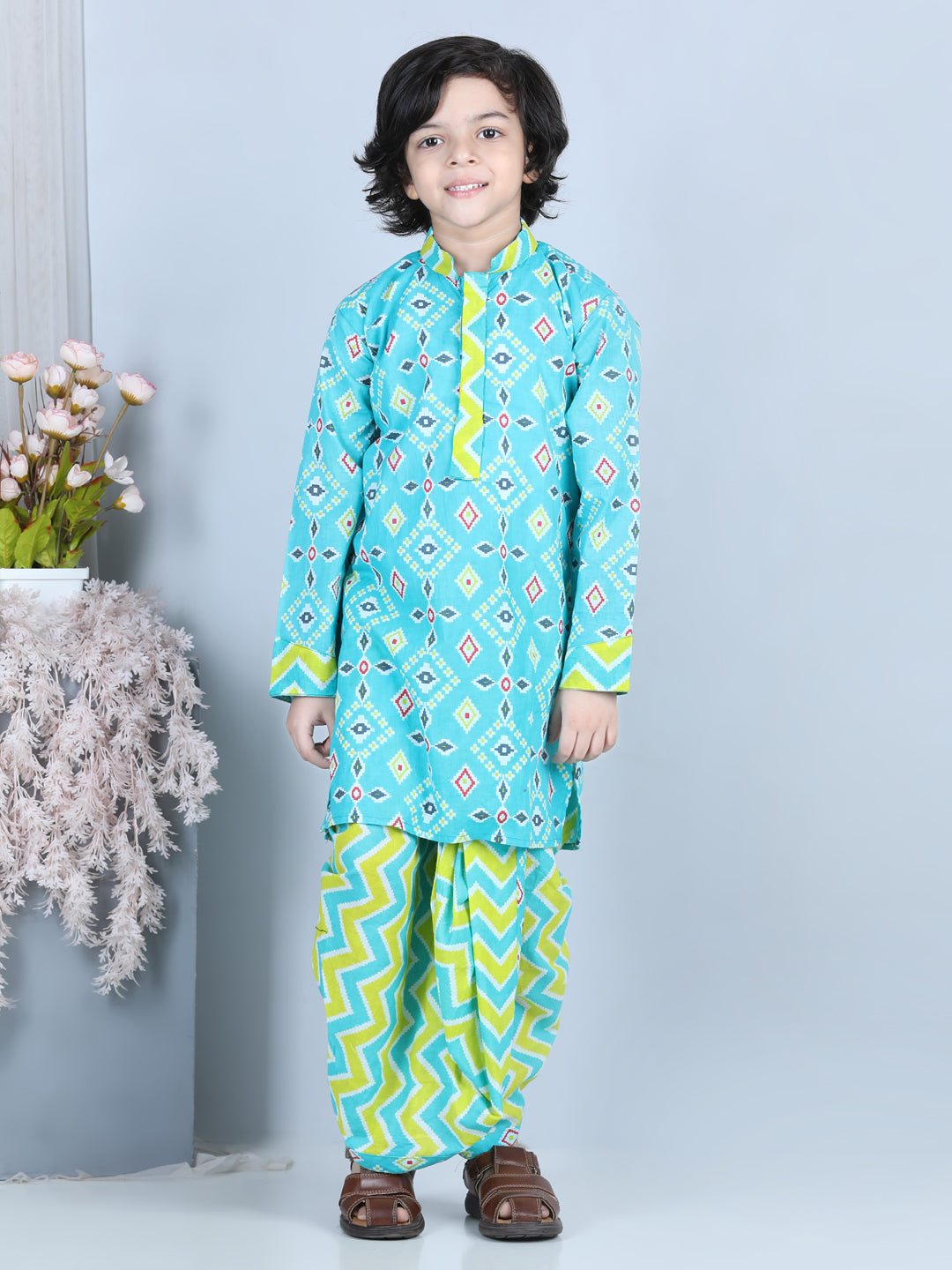 Green Patola Printed Kurta With Chevron Printed Dhoti