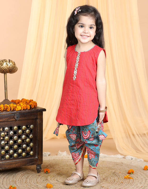 Floral printed dhoti paired with katha Kurti with a lace border at the neckline