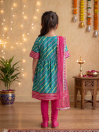 Kinder Kids Girls Kurta With Leggings and Dupatta