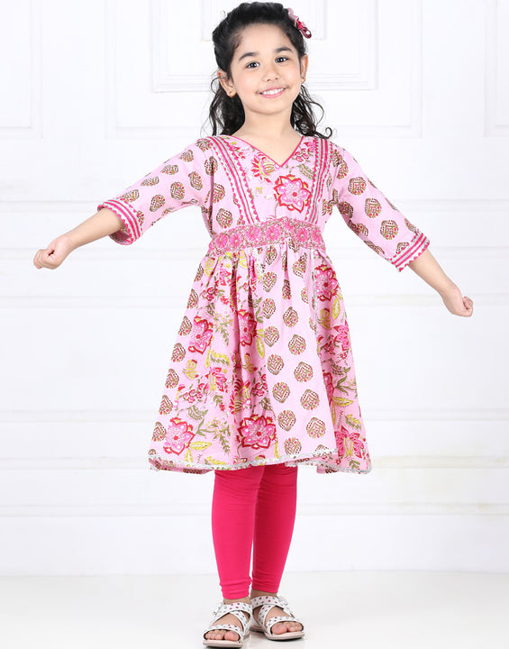 Pink flower printed lace detailed kurta with Pink Leggings