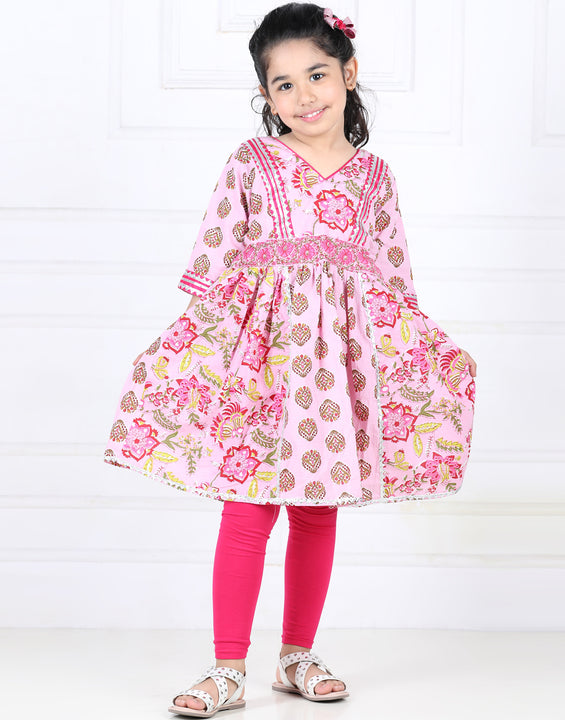 Pink flower printed lace detailed kurta with Pink Leggings