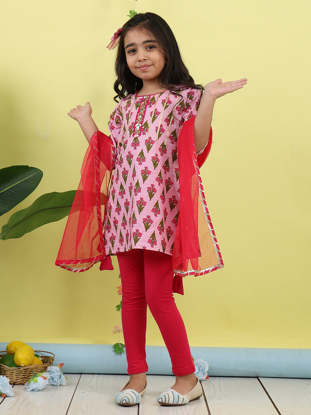 Pink 3/4 sleeves printed cotton kurti  paired with Pink leggings with Dupatta